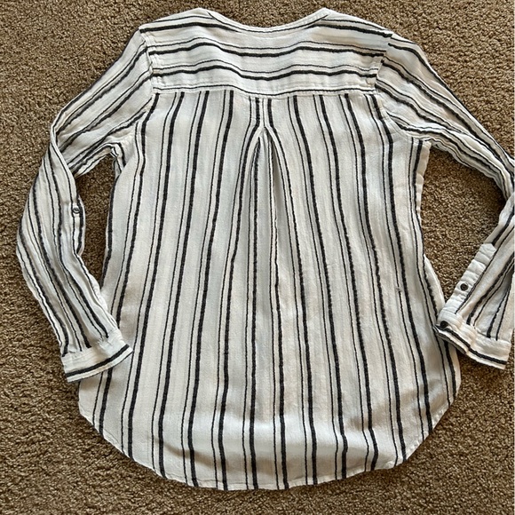 Women’s Lucky Brand Shirt - Picture 2 of 4